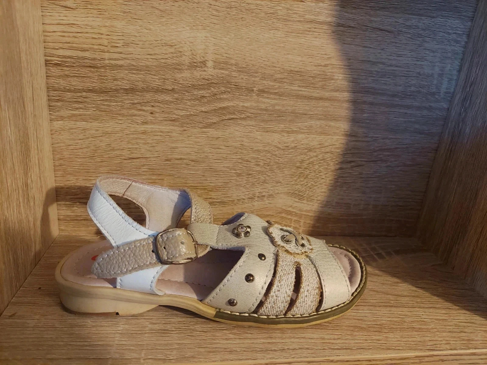 Sandales-and-nu-pieds pointure 28 GBB